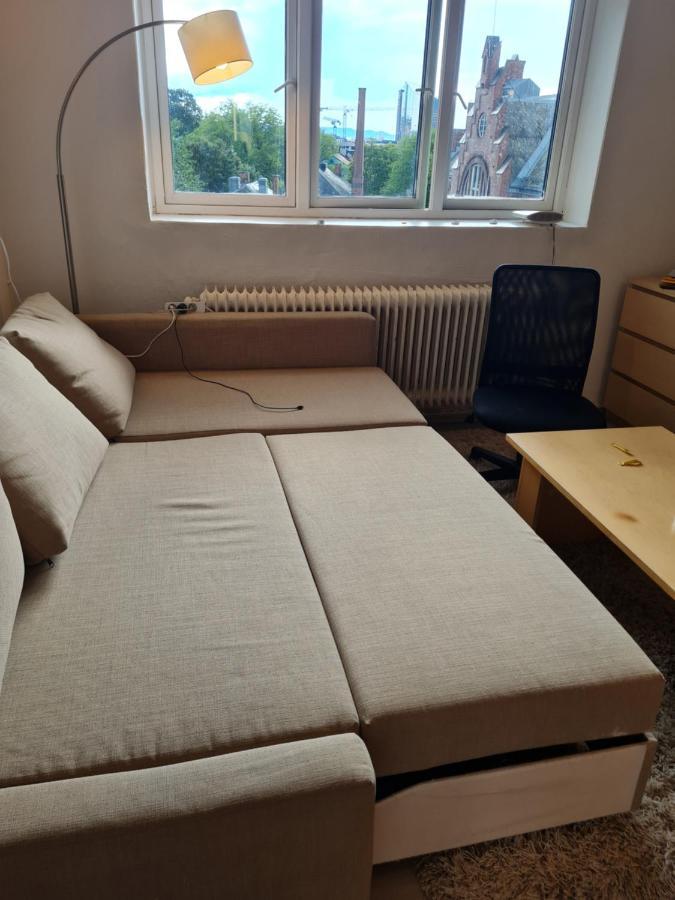 Private In To Roomsapartment *
