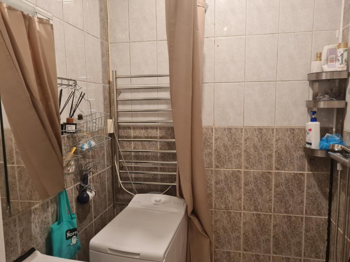 Private In To Roomsapartment